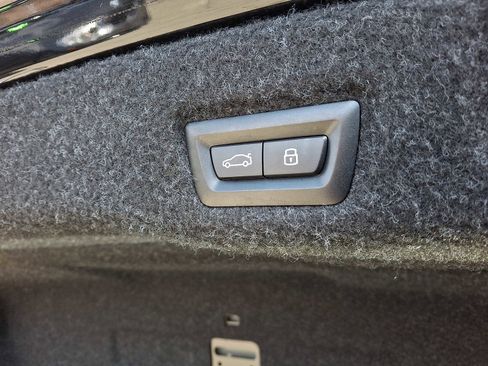 Used 2024 BMW i5 eDrive40i w/ M Sport Package image 30