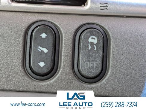 Used 2011 Lincoln Town Car Signature Limited RWD image 17