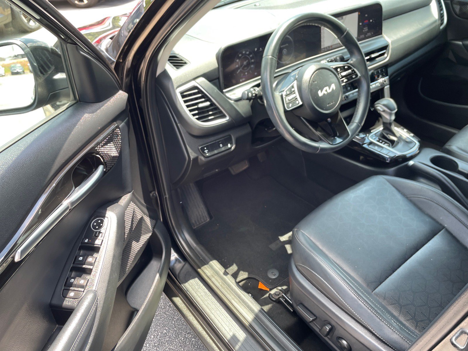 Certified 2024 Kia Seltos EX FWD image 8