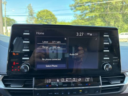 Used 2023 Toyota Sienna XLE AWD/4WD image 10