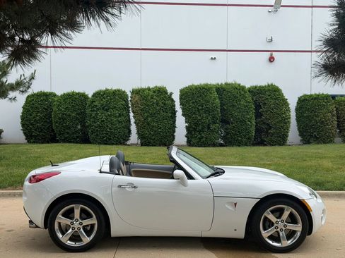 Used 2007 Pontiac Solstice Convertible w/ Premium Package RWD image 4