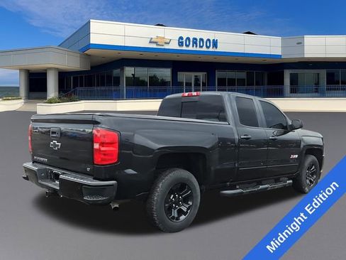 Used 2018 Chevrolet Silverado 1500 LT w/ Midnight Edition image 9