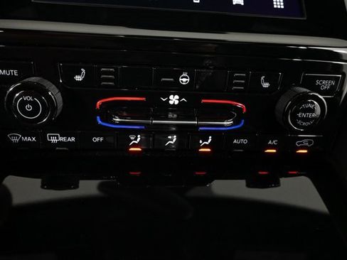 Used 2024 Jeep Grand Cherokee Altitude image 26