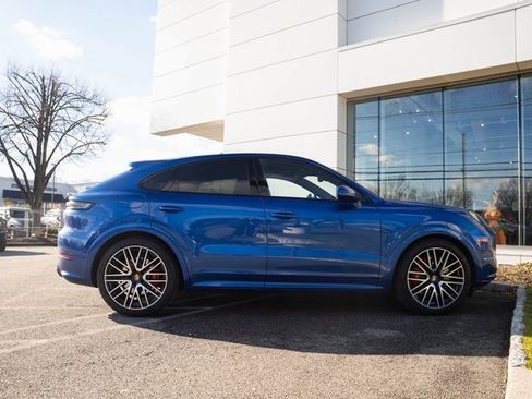 Used 2025 Porsche Cayenne GTS image 8