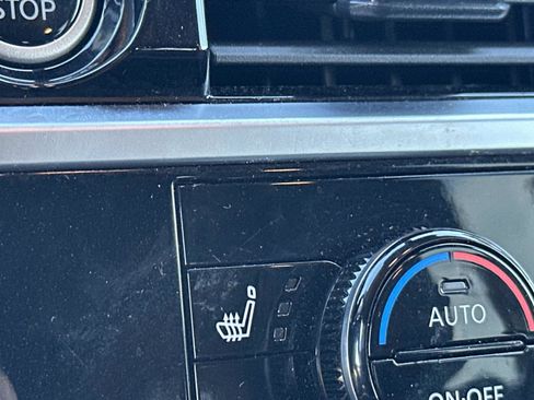 Used 2024 Nissan Pathfinder SV image 12