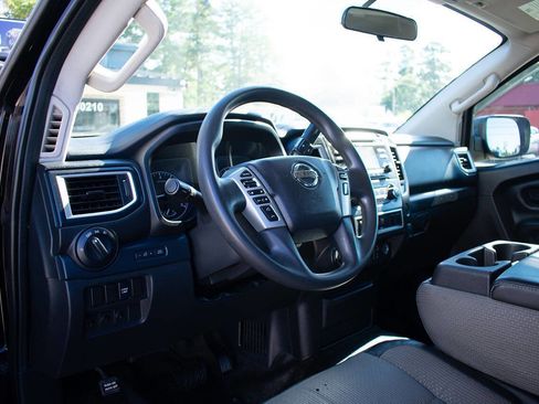 Used 2017 Nissan Titan S image 15