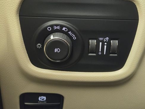 Used 2023 Jeep Grand Cherokee Limited AWD/4WD image 22