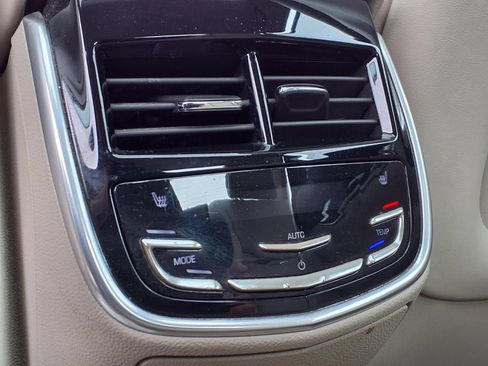 Used 2013 Cadillac XTS Premium FWD image 23