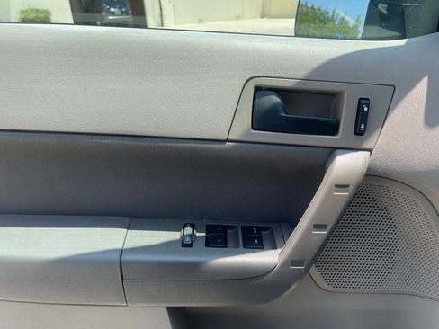 Used 2009 Ford Focus SE FWD image 12