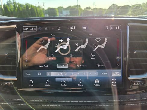New 2027 Chrysler Pacifica Select AWD/4WD image 18