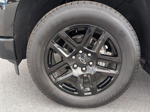 Used 2025 Chevrolet Silverado 1500 Custom image 13