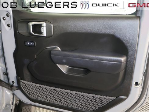 Used 2023 Jeep Wrangler Unlimited w/ Cold Weather Group AWD/4WD image 15