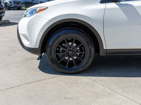 Used 2015 Toyota RAV4 LE AWD/4WD image 25