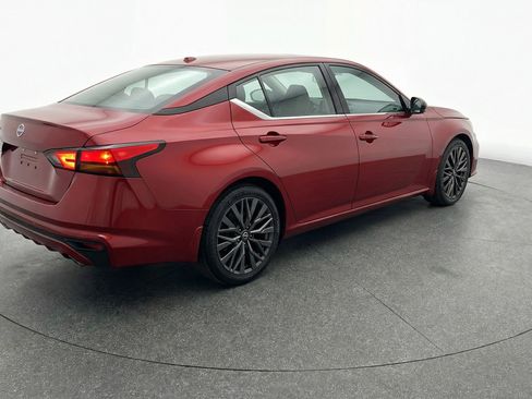 Used 2025 Nissan Altima 2.5 SV FWD image 9