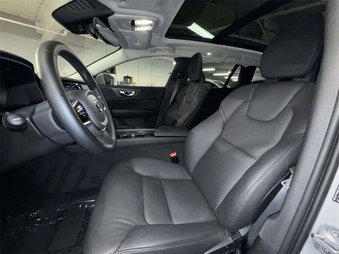 Used 2025 Volvo V60 B5 Cross Country Plus image 2