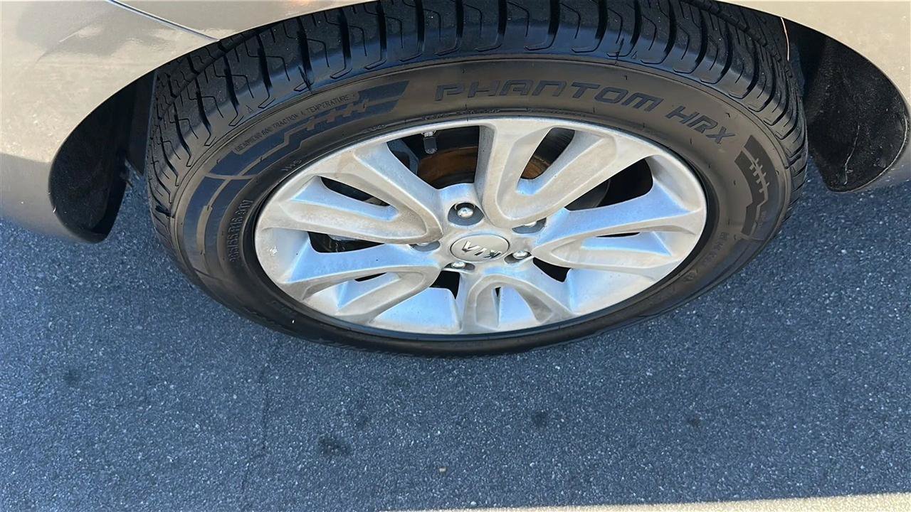 Used 2013 Kia Soul + FWD image 13