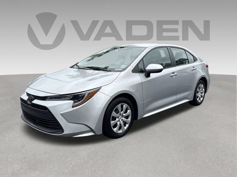 Used 2024 Toyota Corolla LE FWD image 1