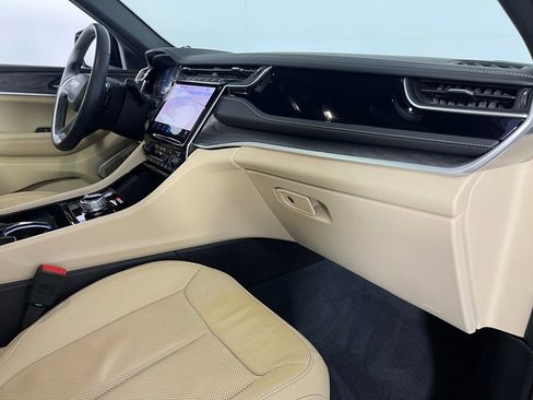 Used 2022 Jeep Grand Cherokee Limited 4xe w/ Luxury Tech Group II image 33