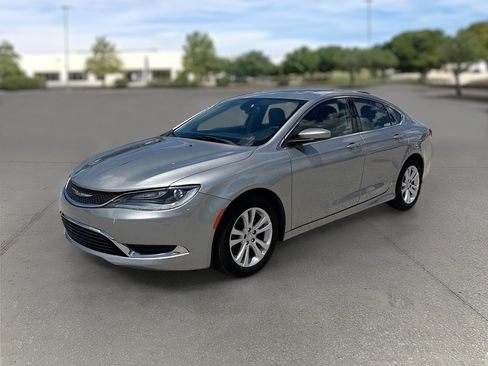 Used 2016 Chrysler 200 Limited w/ Anniversary Edition FWD image 4