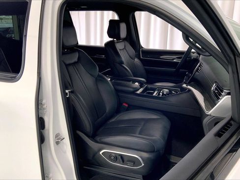 Used 2022 Jeep Wagoneer Series III w/ Flexible Seating Group RWD image 16