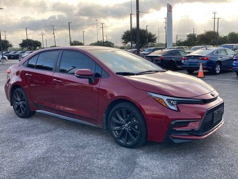 Used 2025 Toyota Corolla SE FWD image 3