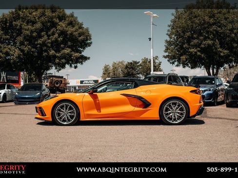 Used 2024 Chevrolet Corvette Stingray Premium Conv w/ Z51 Performance Package RWD image 4