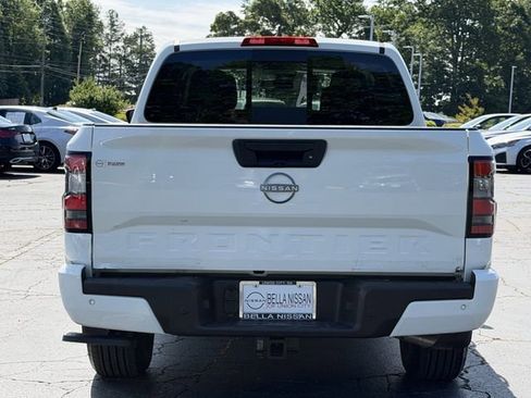 Certified 2025 Nissan Frontier SV w/ Tow Package RWD image 5