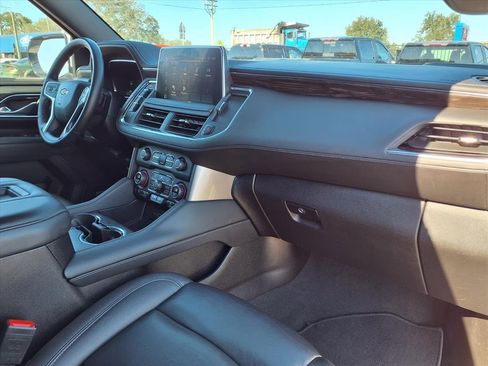 Used 2024 Chevrolet Suburban LT image 11