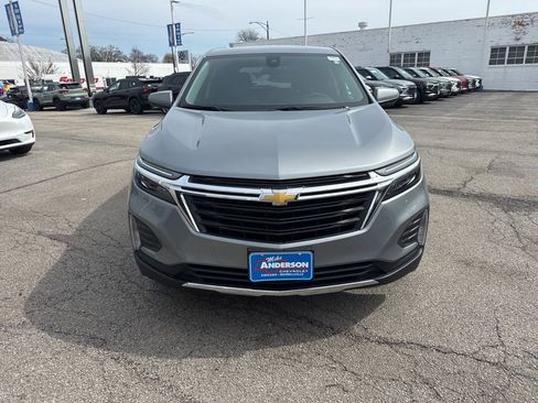 Used 2024 Chevrolet Equinox LT FWD image 2