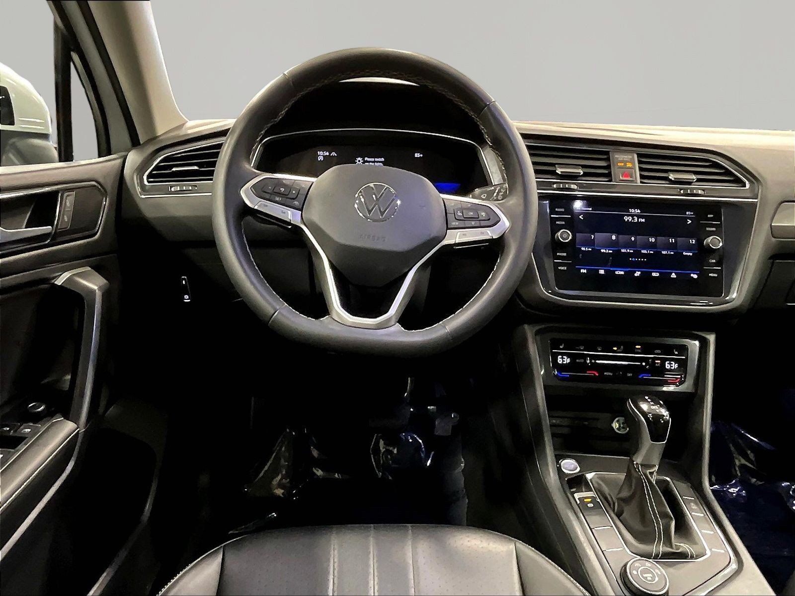 Used 2023 Volkswagen Tiguan SE w/ Panoramic Sunroof Package AWD/4WD image 8