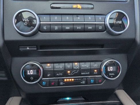 Used 2018 Ford Expedition Limited w/ Equipment Group 301A image 17