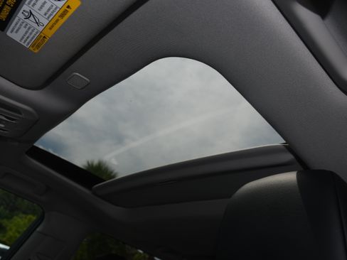 Used 2023 Toyota Highlander XLE FWD image 7