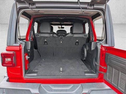 Used 2018 Jeep Wrangler Unlimited Sahara AWD/4WD image 6