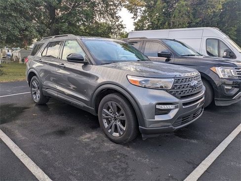 Certified 2023 Ford Explorer XLT w/ Equipment Group 202A image 3