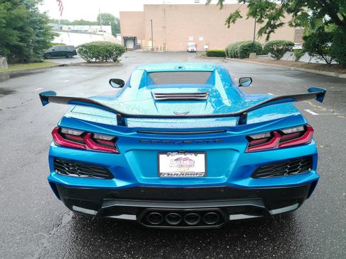 Used 2024 Chevrolet Corvette Z06 w/ Z07 Performance Package RWD image 7