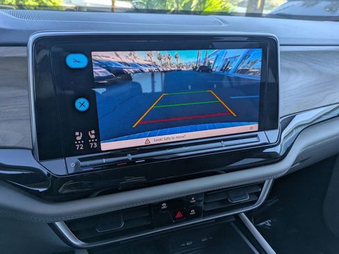 Certified 2025 Volkswagen Atlas SE image 13