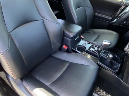 Used 2019 Toyota 4Runner TRD Off-Road Premium AWD/4WD image 12