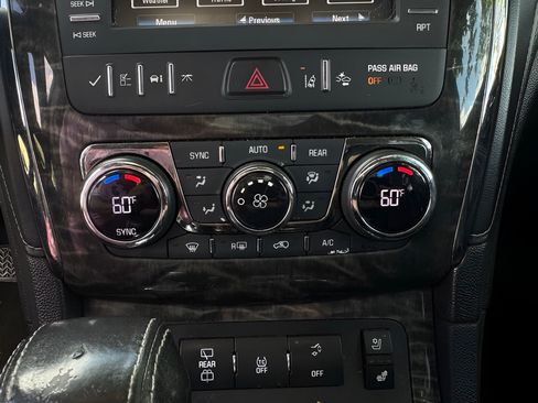 Used 2014 Buick Enclave Premium FWD image 31