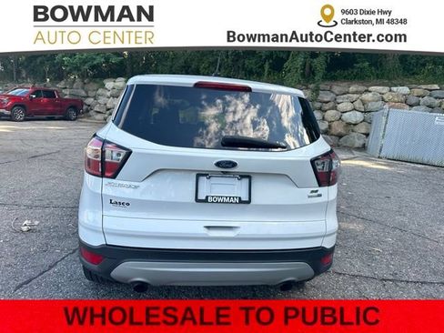 Used 2017 Ford Escape SE w/ SE Cold Weather Package AWD/4WD image 4