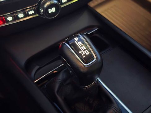 Certified 2021 Volvo XC60 T5 Momentum w/ Advanced Package image 32