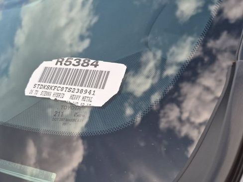Certified 2026 Toyota Sienna LE AWD/4WD image 18