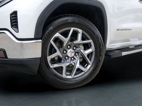 Used 2022 GMC Sierra 1500 SLT AWD/4WD image 4