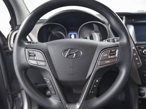 Used 2017 Hyundai Santa Fe SE image 16