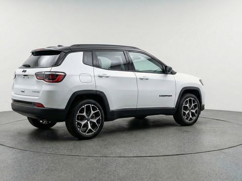 Used 2025 Jeep Compass Limited AWD/4WD image 9