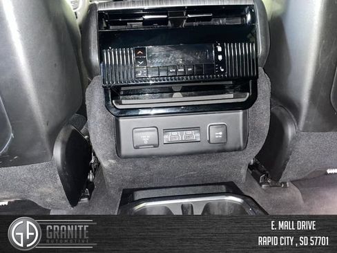 Used 2024 Jeep Wagoneer Series II AWD/4WD image 36