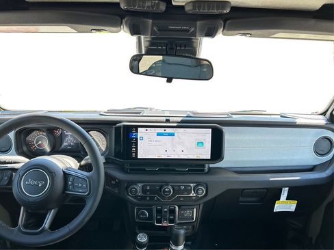 New 2025 Jeep Gladiator Sport image 32