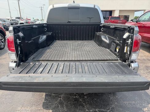 Used 2021 Toyota Tacoma TRD Sport w/ Technology Package AWD/4WD image 11