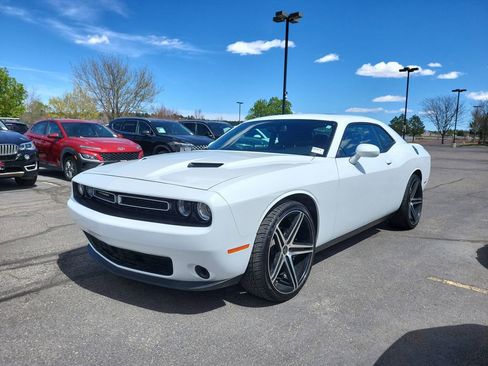 Used 2018 Dodge Challenger SXT RWD image 6