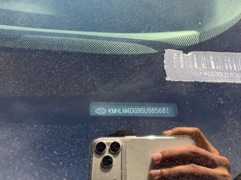 Certified 2025 Hyundai Elantra Sport image 25