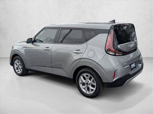 Used 2023 Kia Soul LX w/ Option Group 015 FWD image 8